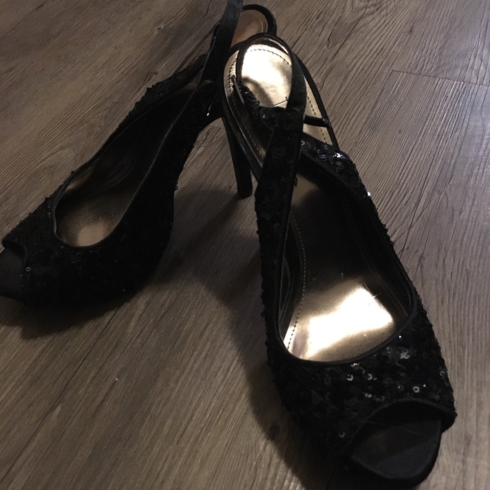 Im selling a pair of beautiful formal dress shoes